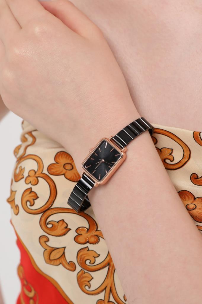 ساعة اليد النسائية Asteria Black Dial Rose Case