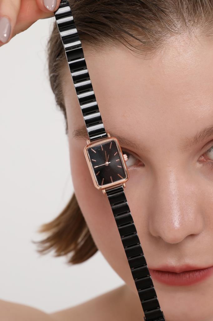 ساعة اليد النسائية Asteria Black Dial Rose Case