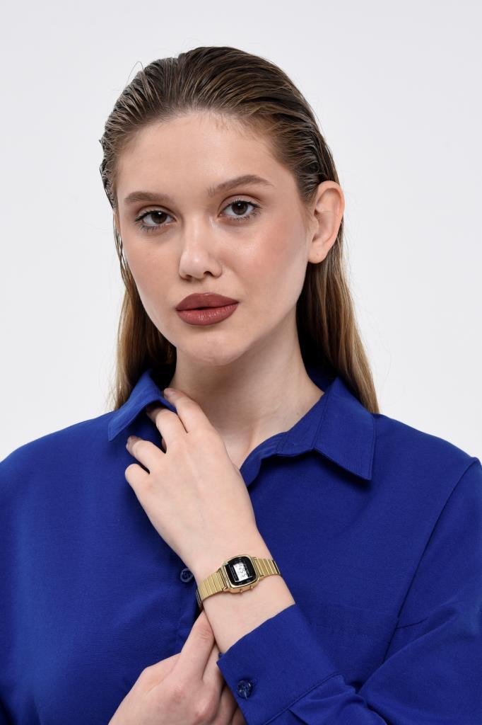 Carmilla Gold Metal Band Women's Wristwatch