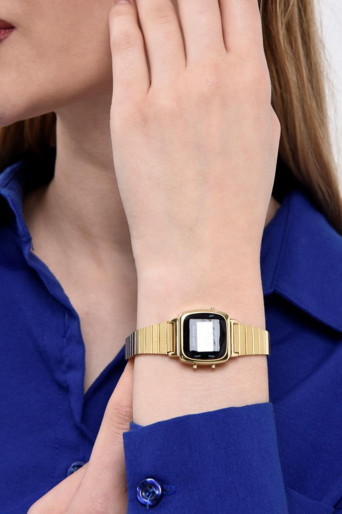Carmilla Gold Metal Band Women's Wristwatch