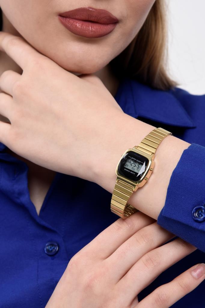 Carmilla Gold Metal Band Women's Wristwatch