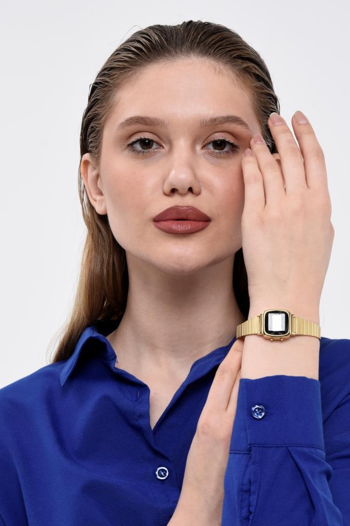 Carmilla Gold Metal Band Women's Wristwatch