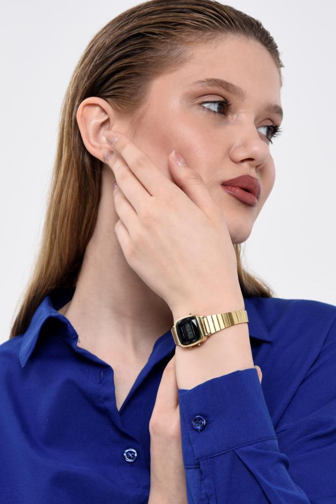 Carmilla Gold Metal Band Women's Wristwatch
