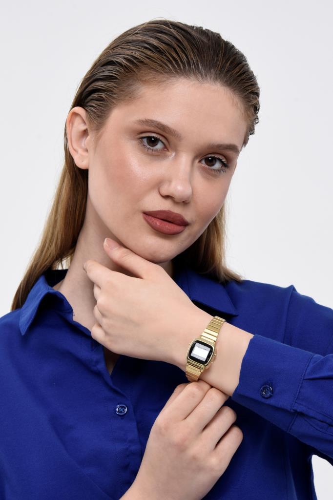 Carmilla Gold Metal Band Women's Wristwatch