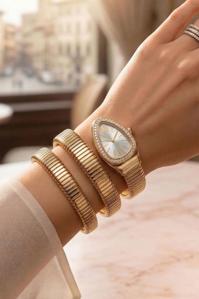 Kora Taşlı Gri Kadran Gold Kordon Yılan Model Kadın Kol Saati