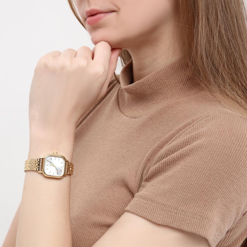 ساعة يد نسائية بحزام ذهبي من ميليان باللون الفضي