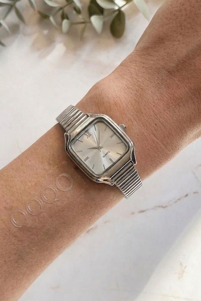Retro Silver Roman Numeral Women's Wristwatch
