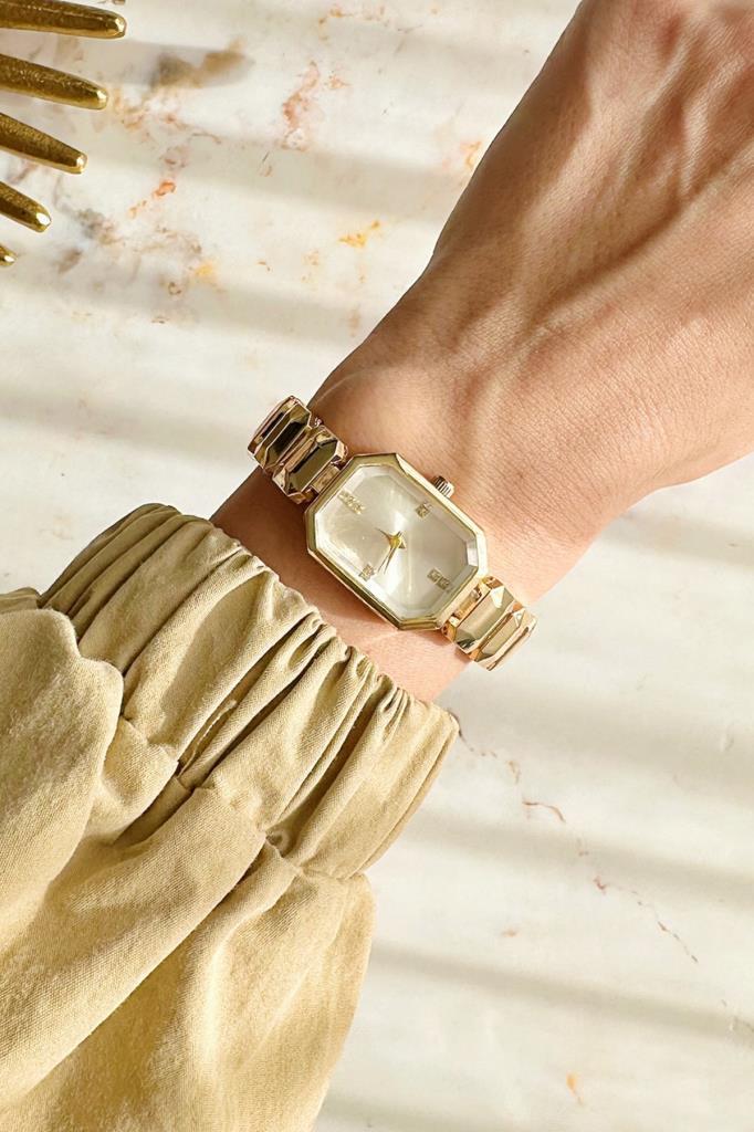 Helia Köşeli Kasa Taşlı Kadran Gold Kadın Kol Saati