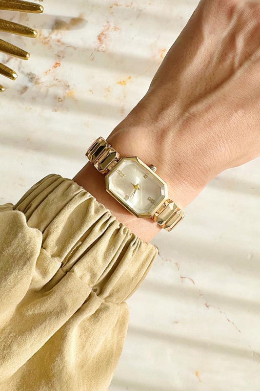 Helia Köşeli Kasa Taşlı Kadran Gold Kadın Kol Saati