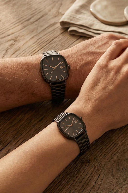 Helios Dikdörtgen Kasa Siyah Kadran Siyah Kordon Takvim Detaylı Çift Saati